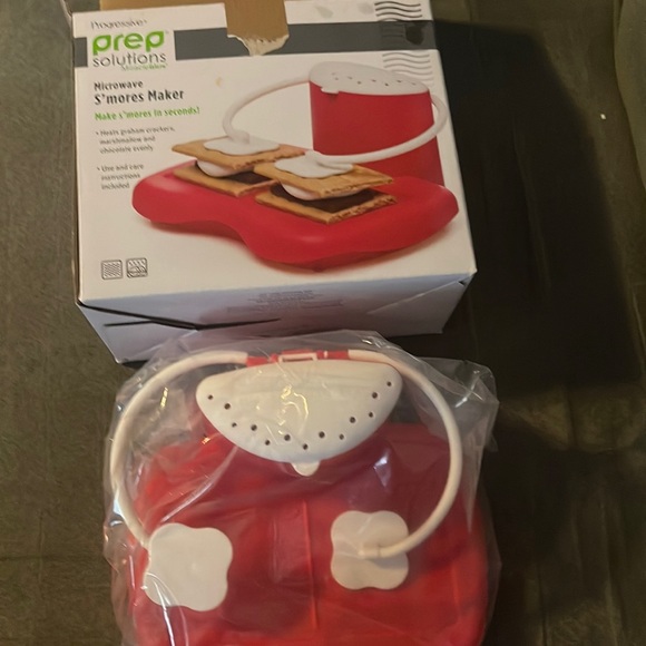 New! Microwave S'mores Maker - Red - Picture 2 of 3